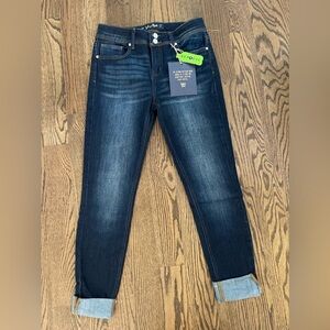 NWT Women’s Indigo Rein Ankle Mid Rise Jeans. Size 11. Waist 29in.